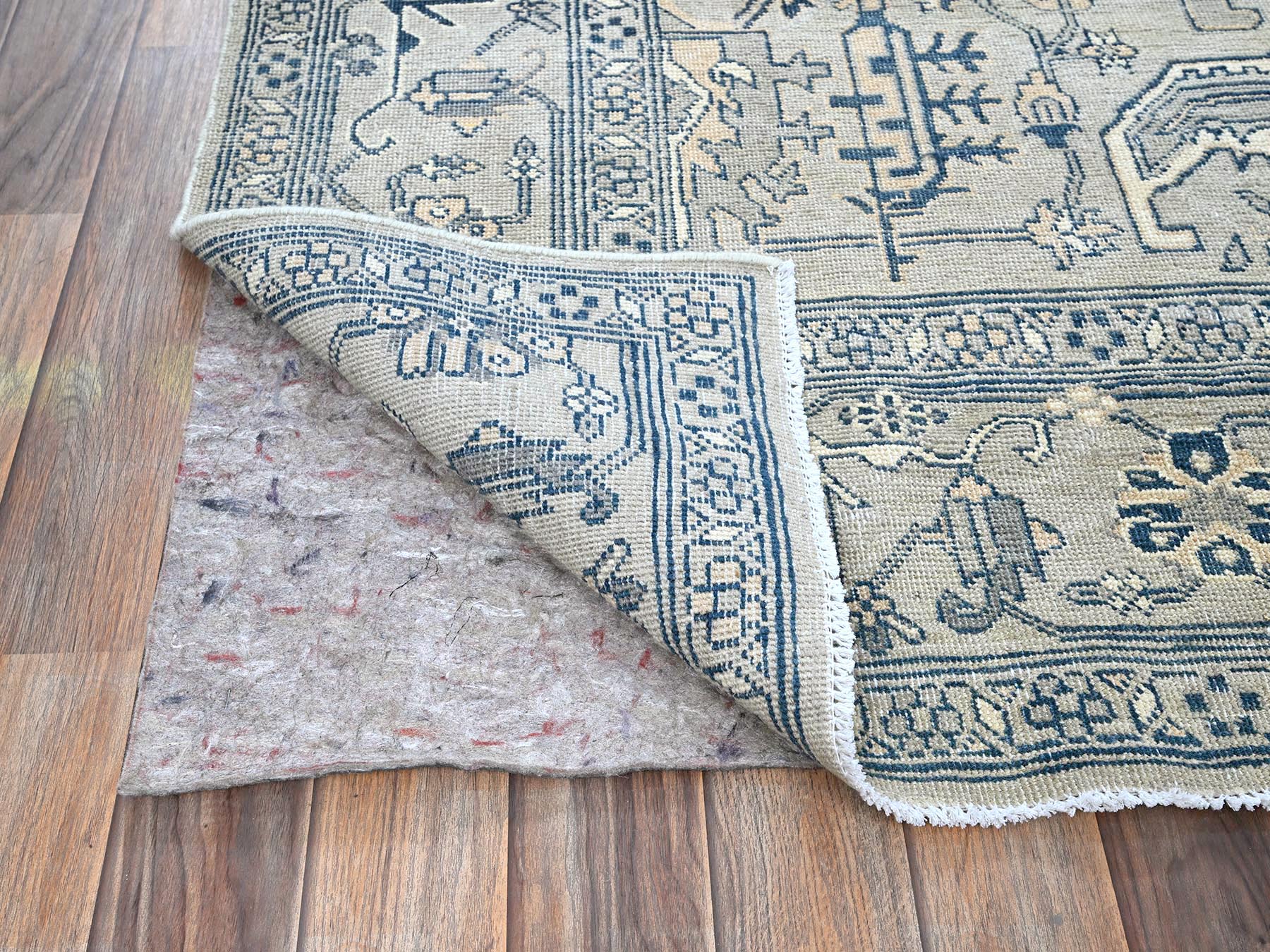 Heriz Heriz hand-knotted wool rug in Gray, 6' x 8'11" — SKU O0324 (view 5)