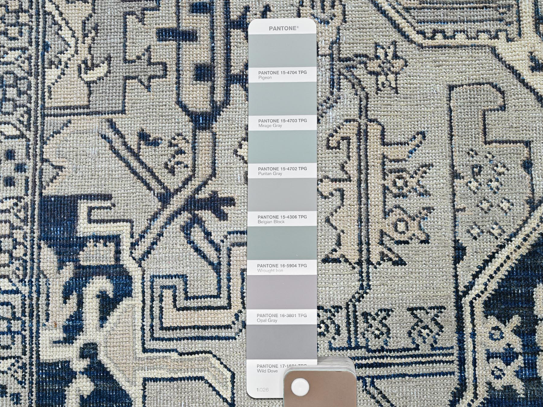 Heriz Heriz hand-knotted wool rug in Gray, 6' x 8'11" — SKU O0324 (view 8)