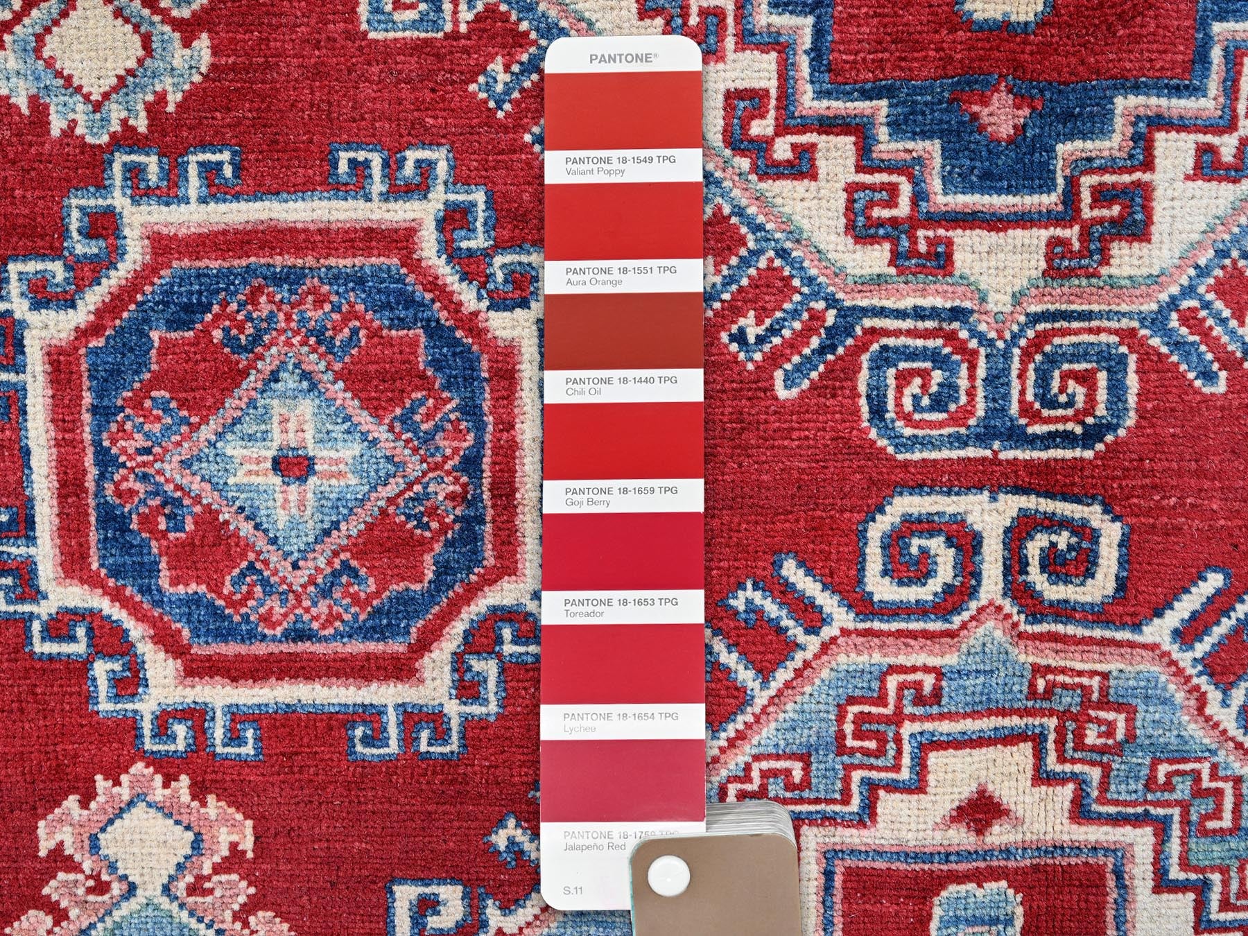 Kazak Kazak hand-knotted wool rug in Red & Ivory, 5'1" x 6'9" — SKU O0331 (view 4)