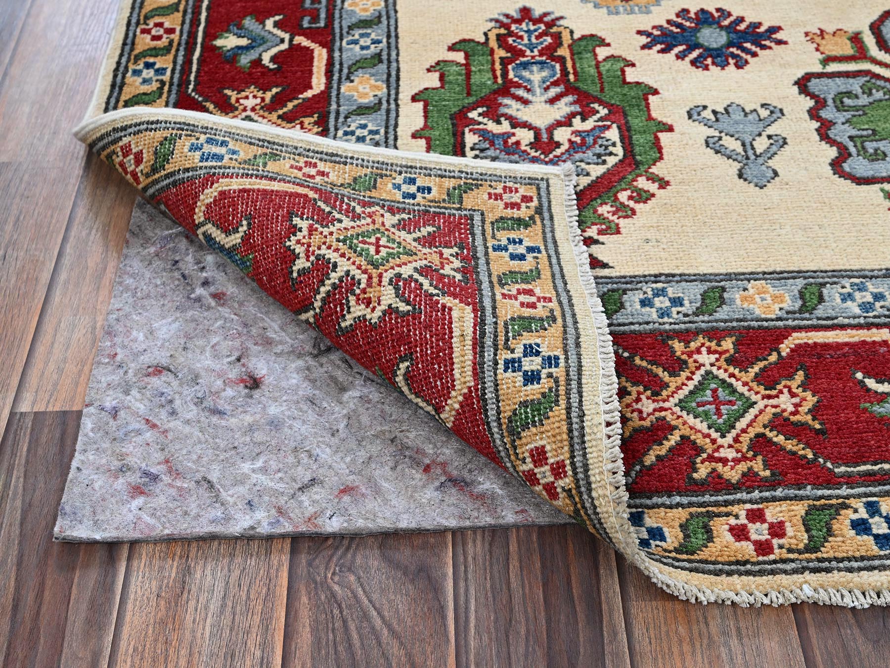 Kazak Kazak hand-knotted wool rug in Ivory & Red, 4'11" x 6'6" — SKU O0332 (view 3)