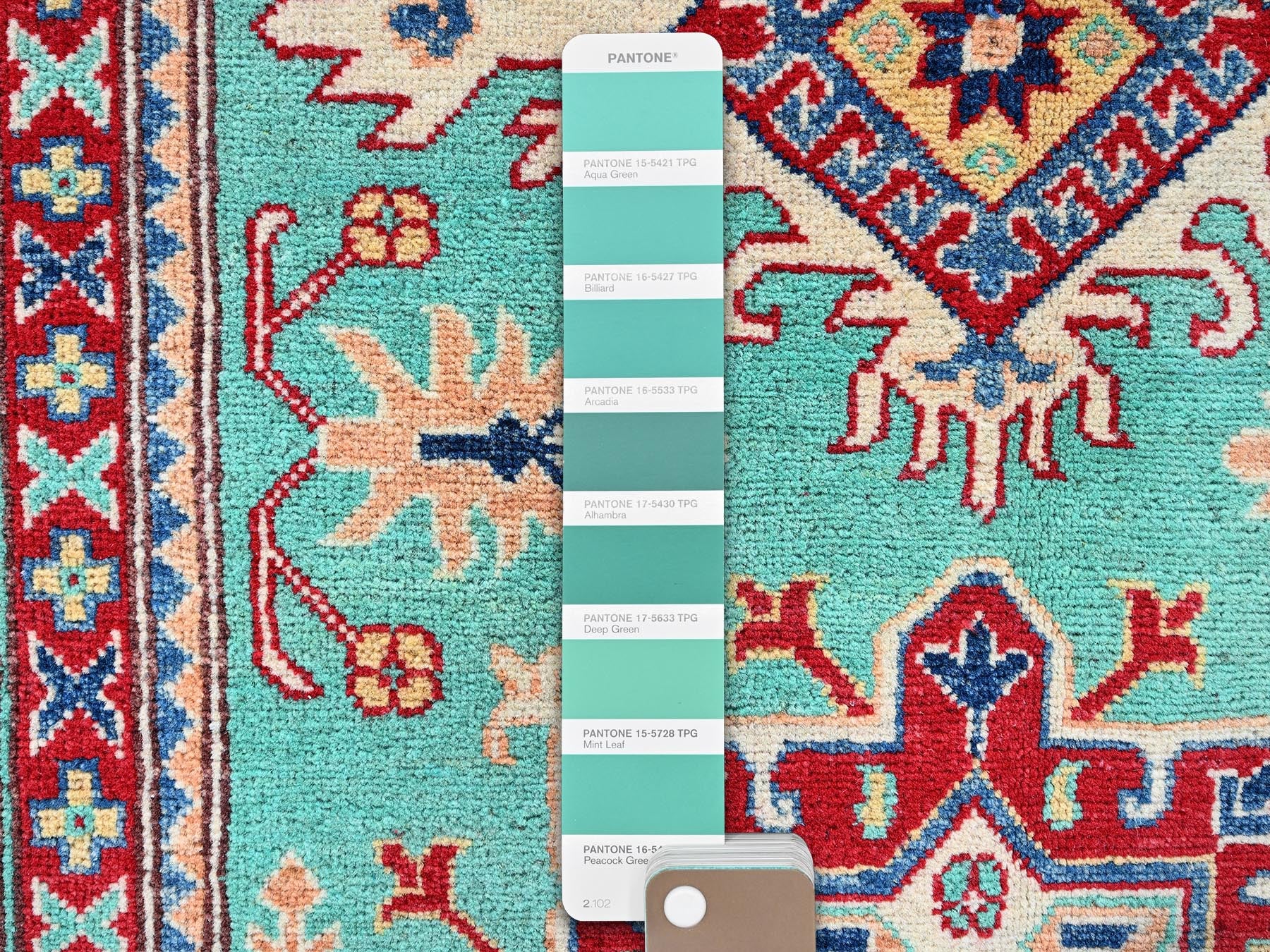 Kazak Kazak hand-knotted wool rug in Green & Ivory, 3'11" x 5'10" — SKU O0355 (view 4)