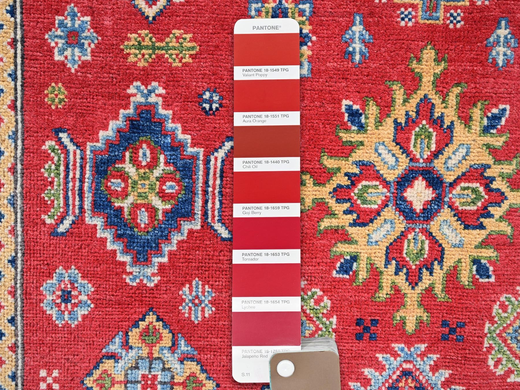 Kazak Kazak hand-knotted wool rug in Red & Ivory, 4' x 6' — SKU O0359 (view 4)