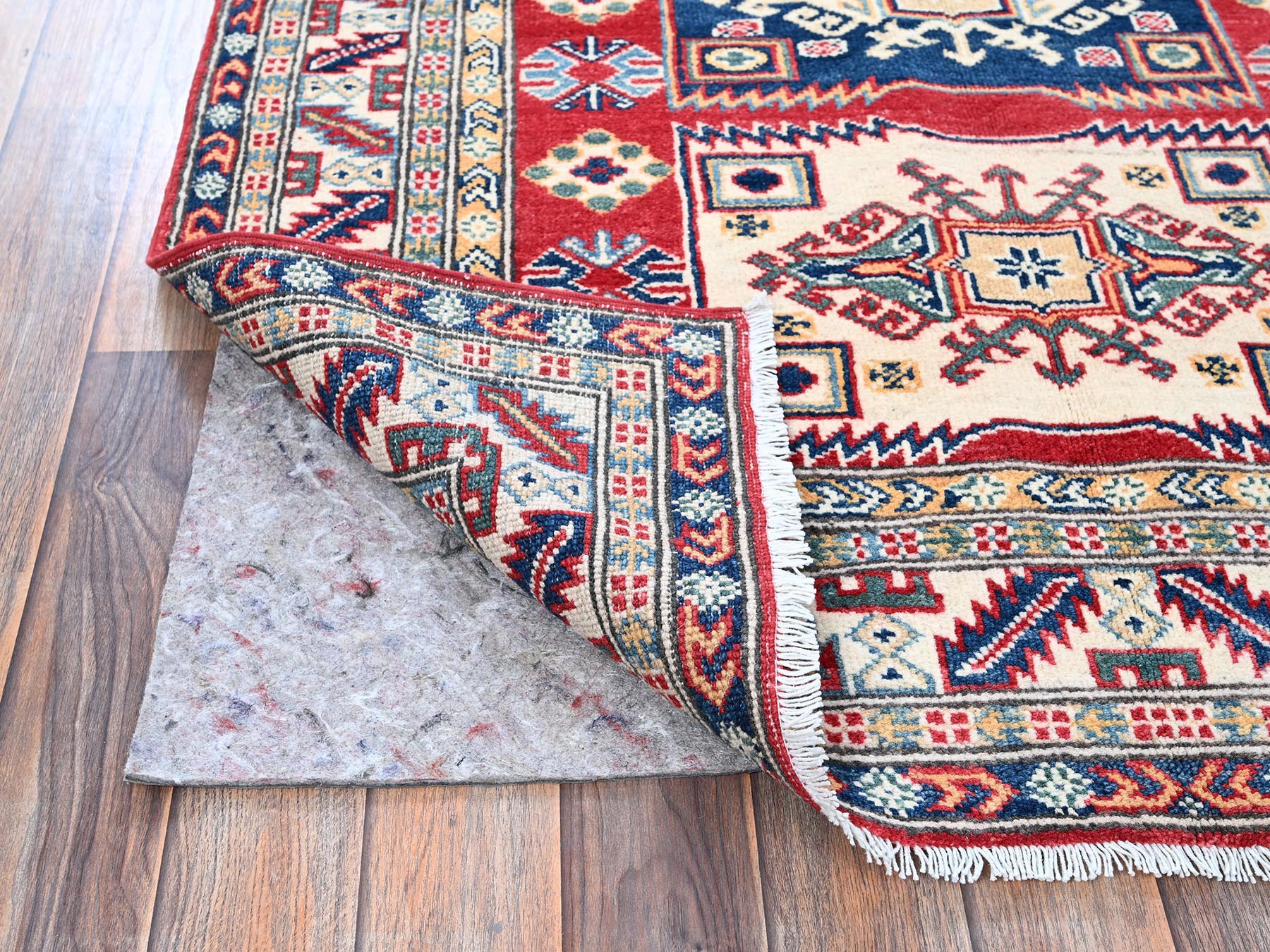 Kazak Kazak hand-knotted wool rug in Red & Ivory, 3'9" x 5'3" — SKU O0425 (view 3)