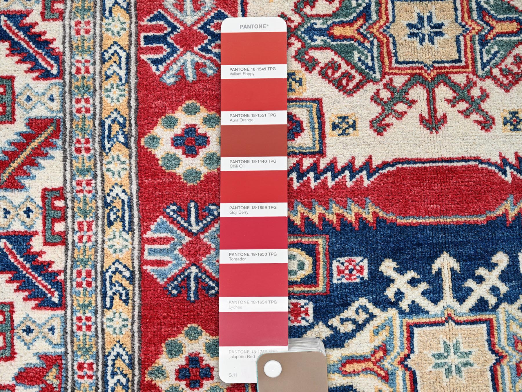 Kazak Kazak hand-knotted wool rug in Red & Ivory, 3'9" x 5'3" — SKU O0425 (view 4)