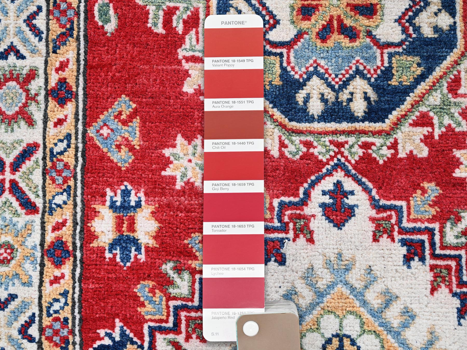 Kazak Kazak hand-knotted wool runner in Red & Ivory, 2'7" x 6'9" — SKU O0451 (view 4)