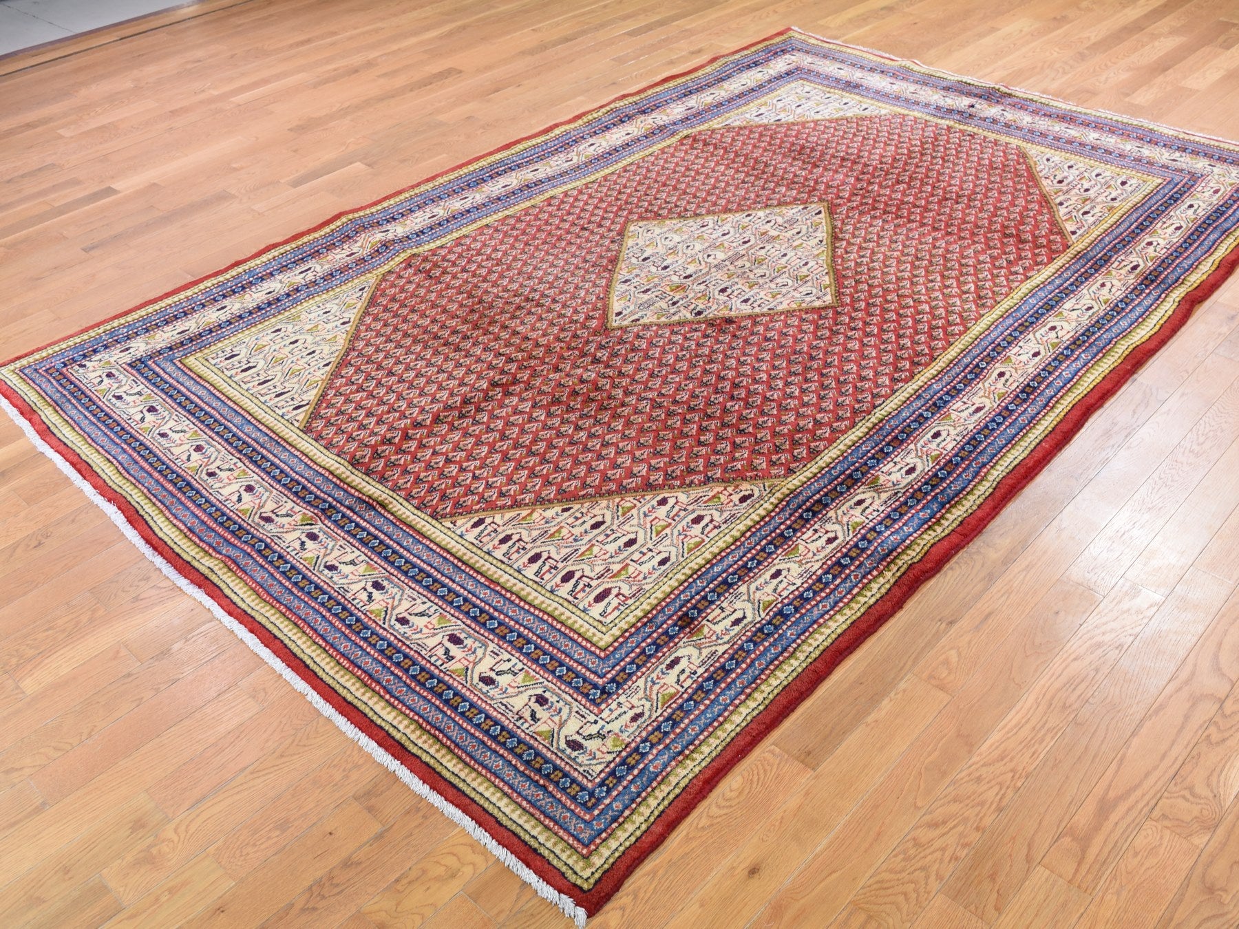 Sarouk Persian hand-knotted wool rug in Red & Ivory, 6'7" x 10'2" — SKU O047424 (view 4)