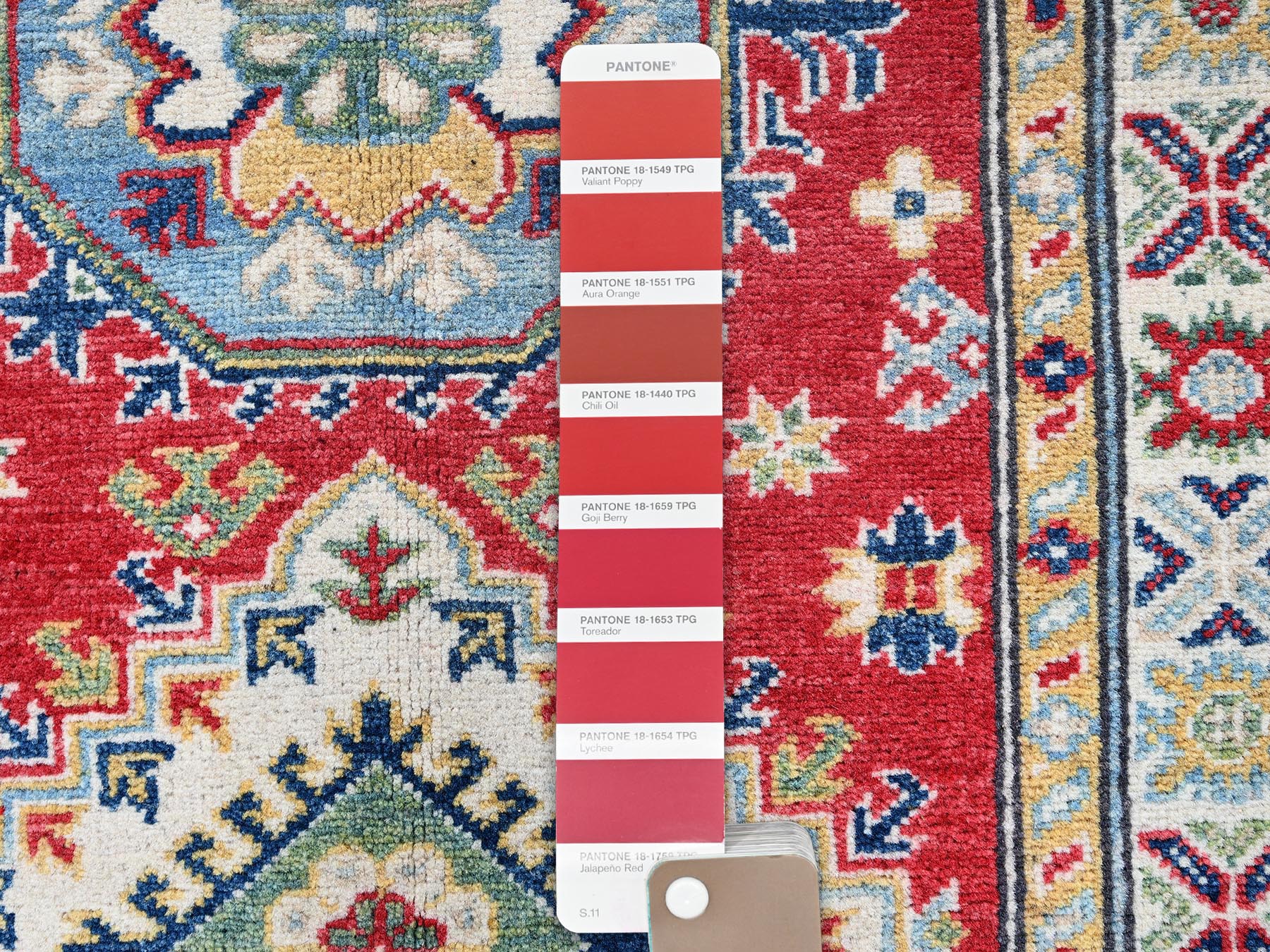 Kazak Kazak hand-knotted wool runner in Red & Ivory, 2'9" x 9'6" — SKU O0480 (view 4)