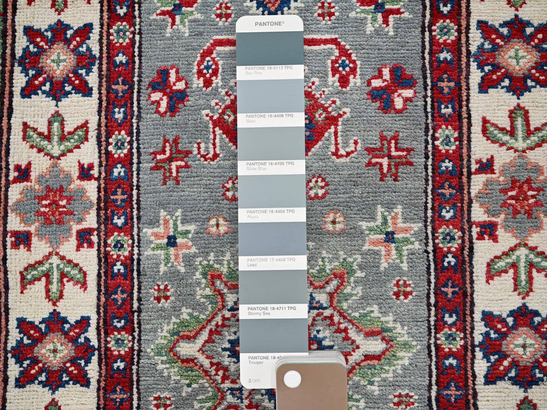 Kazak Kazak hand-knotted wool runner in Gray & Ivory, 2'2" x 5'11" — SKU O0498 (view 4)
