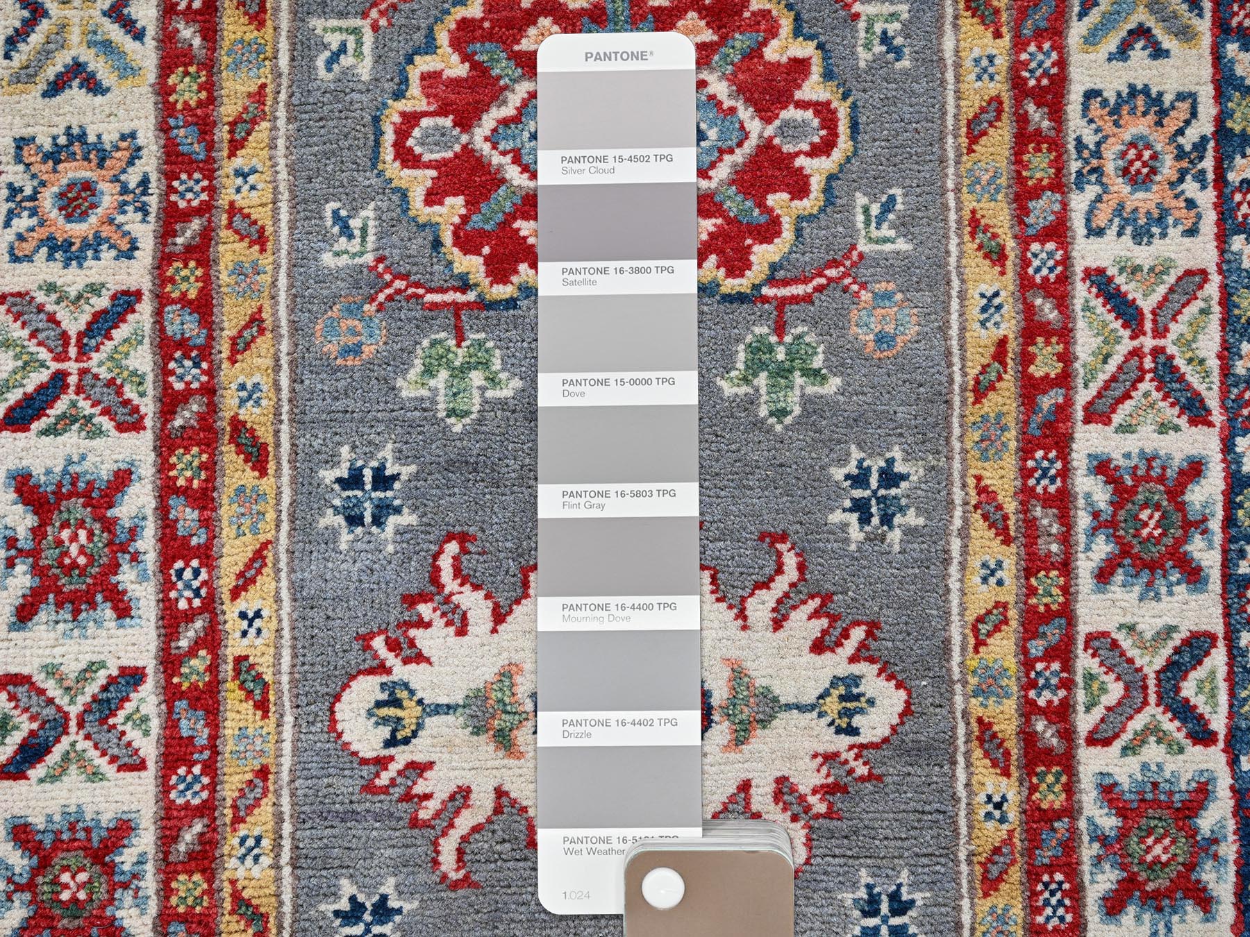 Kazak Kazak hand-knotted wool runner in Gray & Ivory, 2' x 6'6" — SKU O0503 (view 4)