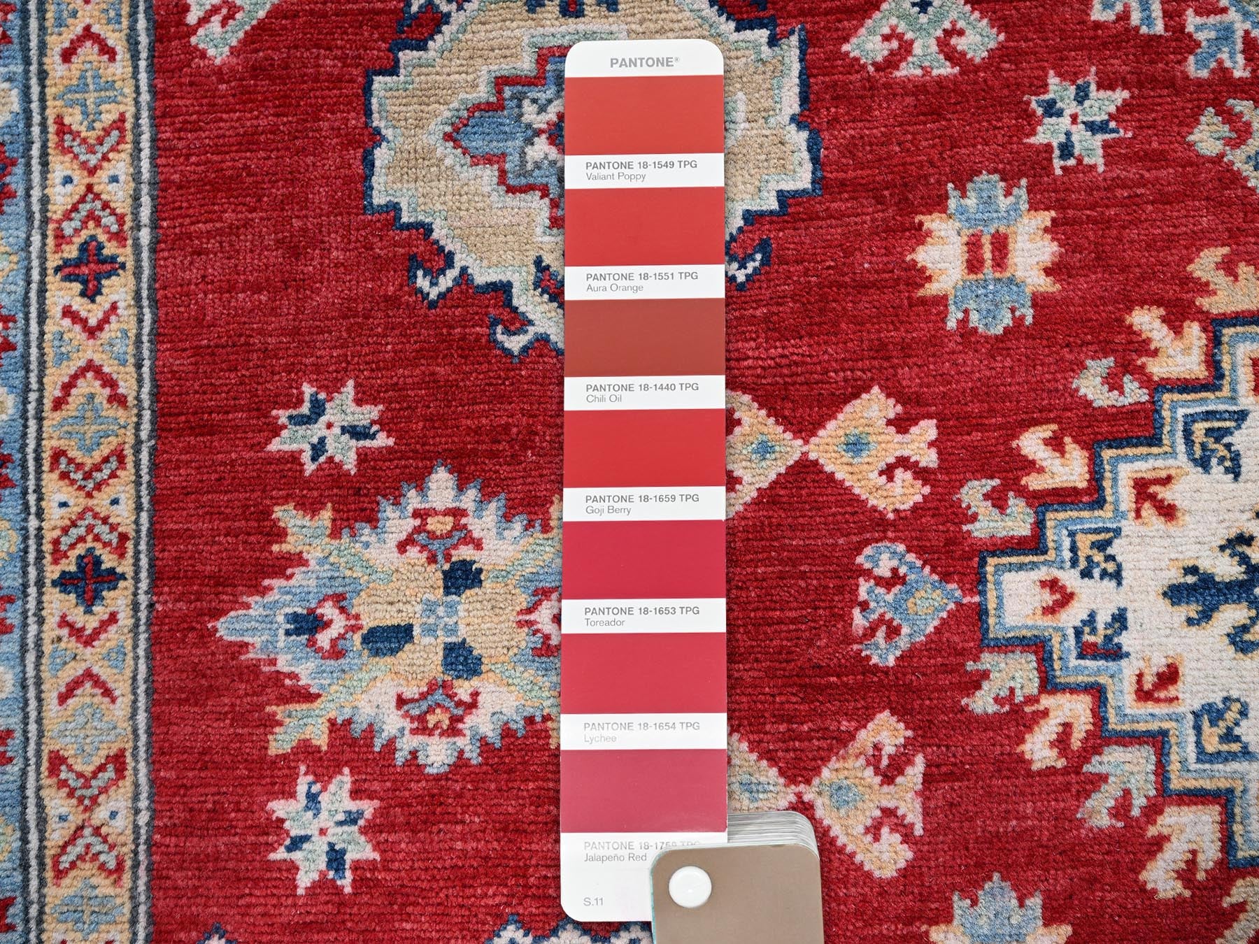 Kazak Kazak hand-knotted wool rug in Red & Ivory, 5'10" x 8'8" — SKU O0534 (view 8)