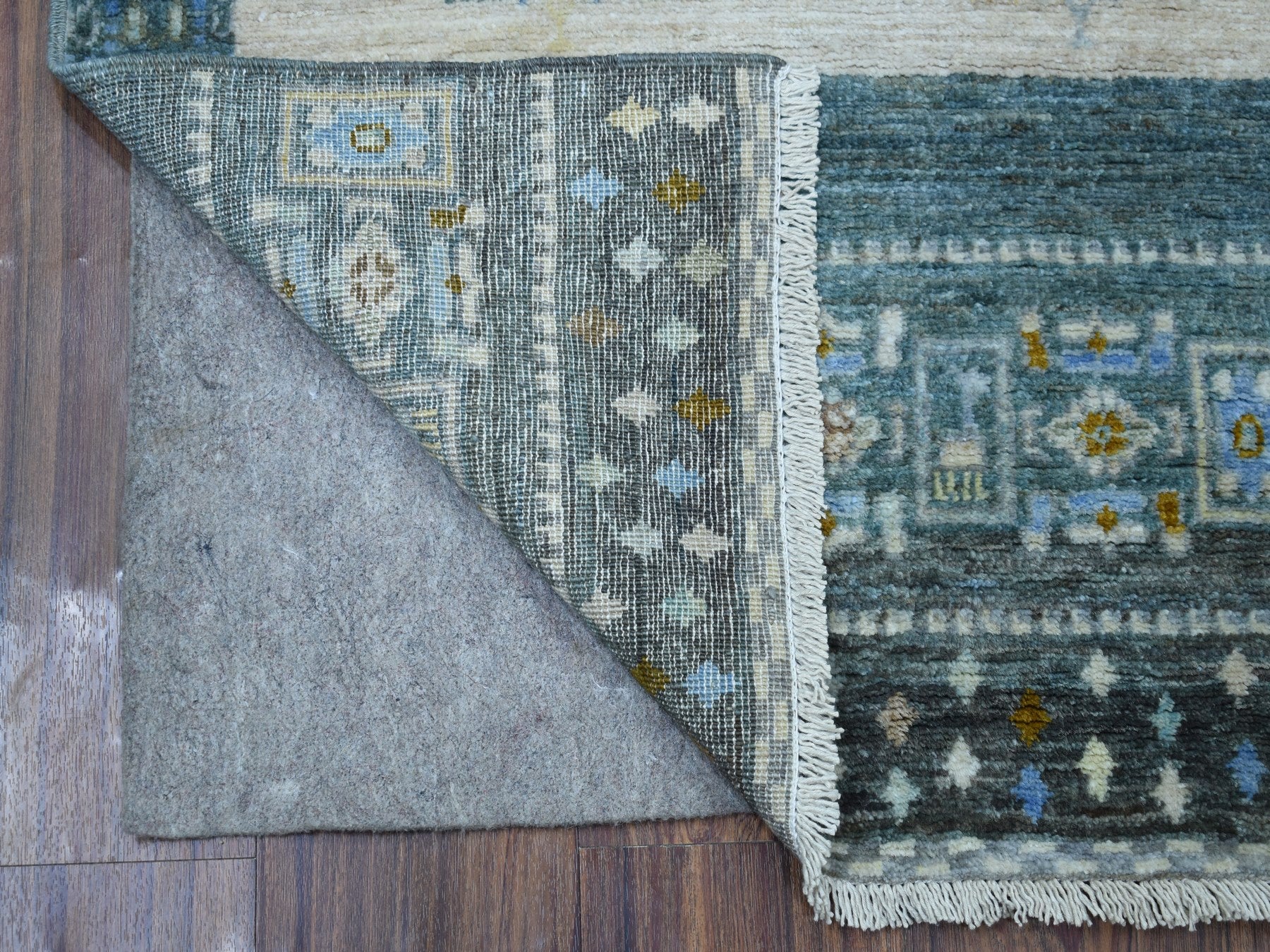 Gray 2'7" x 9'6" Tribal Hand knotted Wool Rug - Sku: O056516