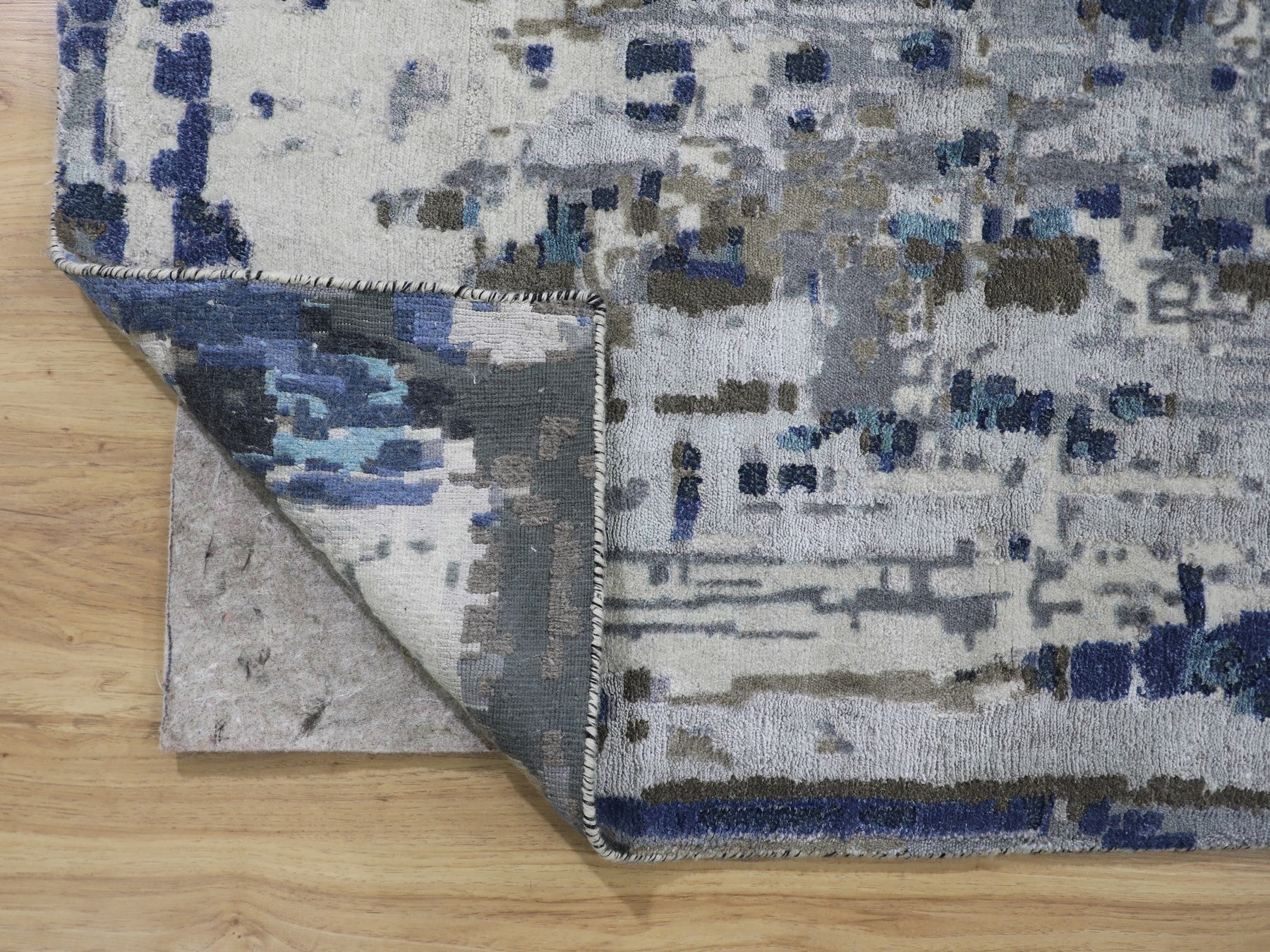Modern / Contemporary hand-knotted wool/silk rug in Blue, 9'9" x 13'9" — SKU O058014 (view 4)