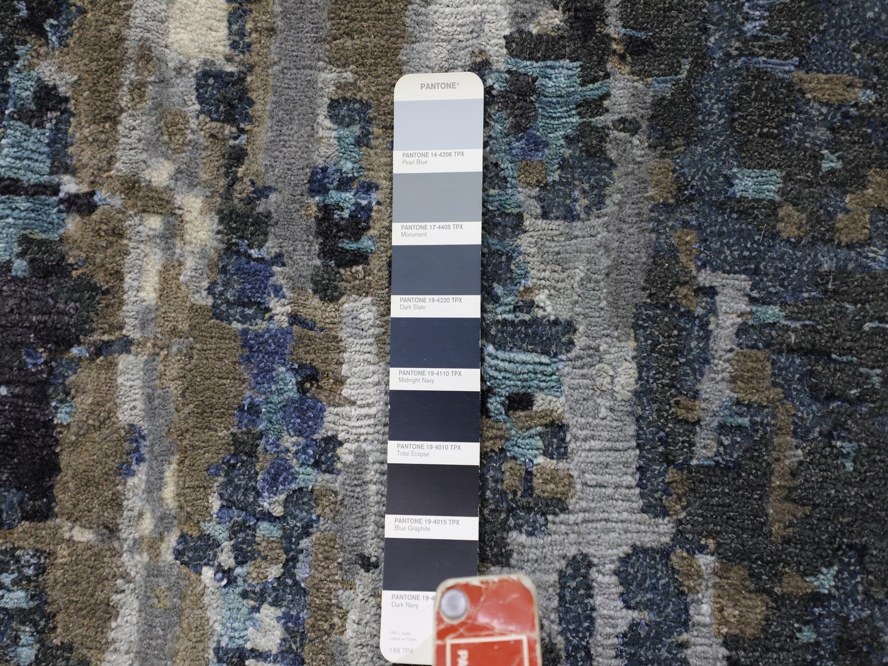 Modern / Contemporary hand-knotted wool/silk rug in Blue, 9'9" x 13'9" — SKU O058014 (view 7)