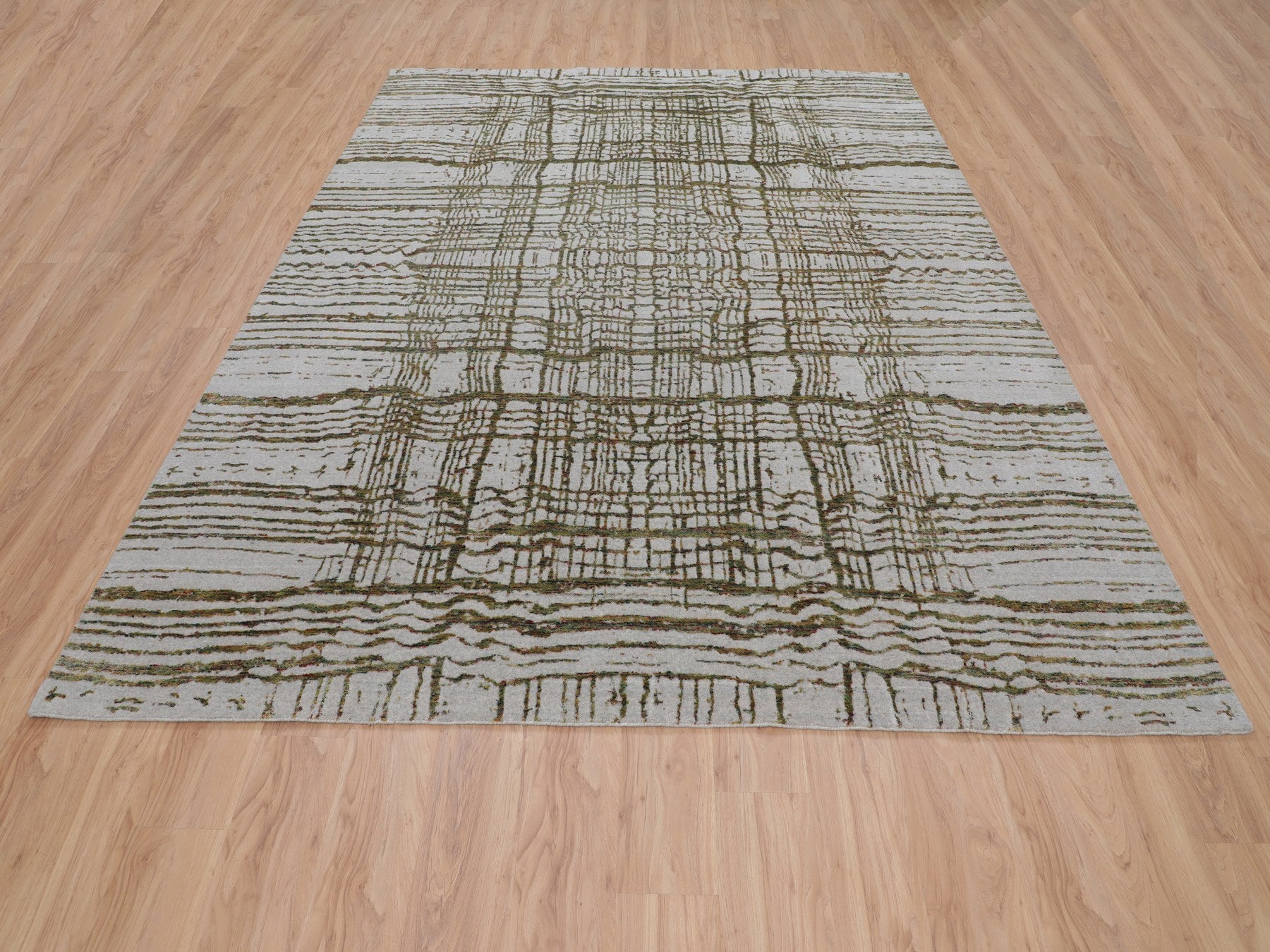Modern / Contemporary hand-knotted wool/art silk rug in Gray, 9' x 11'7" — SKU O058020 (view 2)