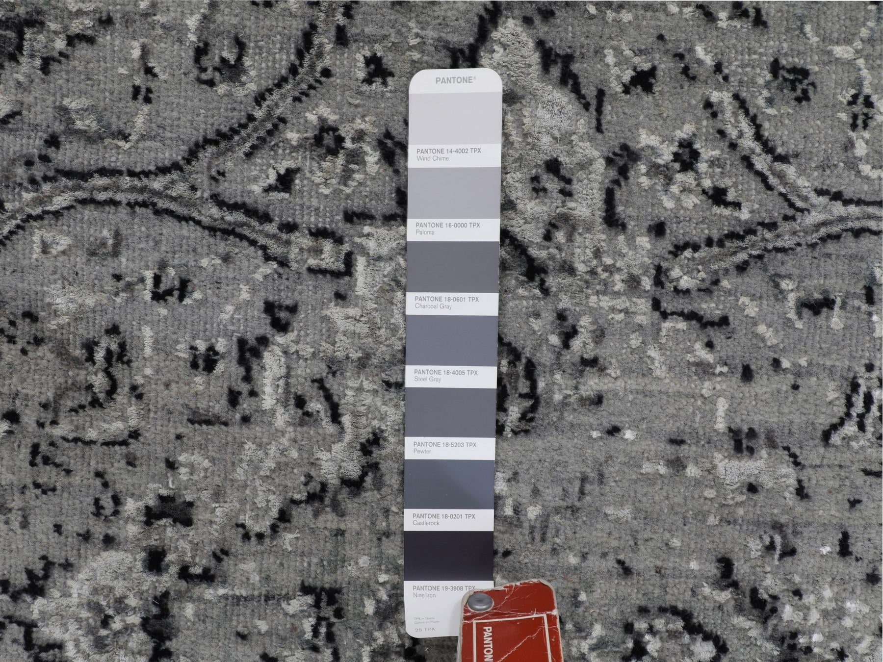 Transitional hand-knotted wool/silk runner in Gray, 2'10" x 8' — SKU O058022 (view 4)
