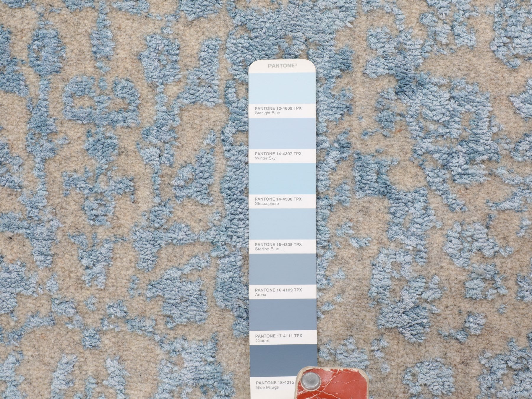Transitional hand-knotted wool/silk runner in Blue, 2'5" x 8' — SKU O058116 (view 4)