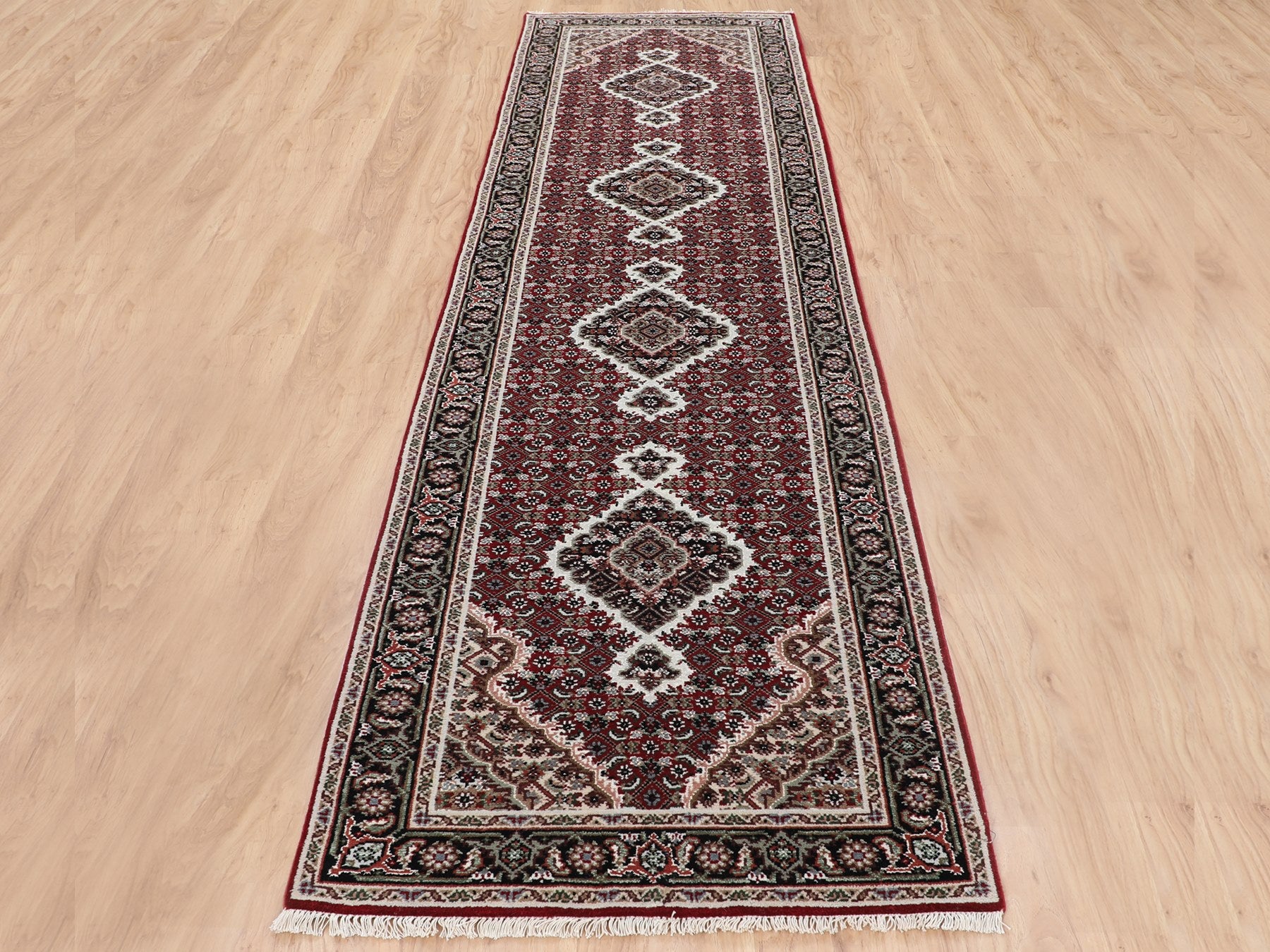 Red 2'8" x 10'1" Traditional Hand knotted Wool Rug - Sku: O058319