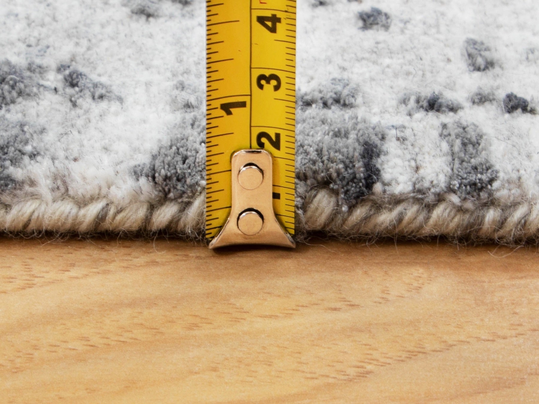 Transitional hand-knotted wool/pure silk rug in Gray, 6'2" x 6'2" — SKU O058407 (view 7)