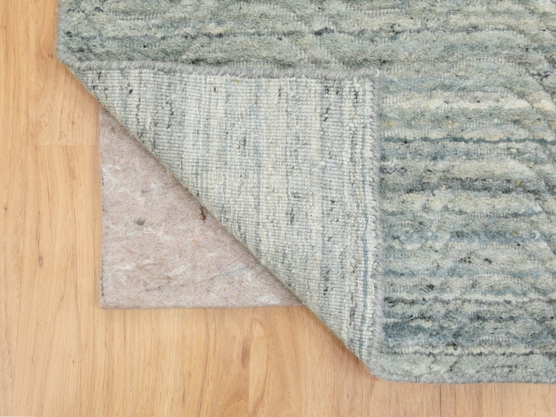 Modern / Contemporary hand-knotted wool runner in Green, 2'6" x 7'10" — SKU O058422 (view 3)