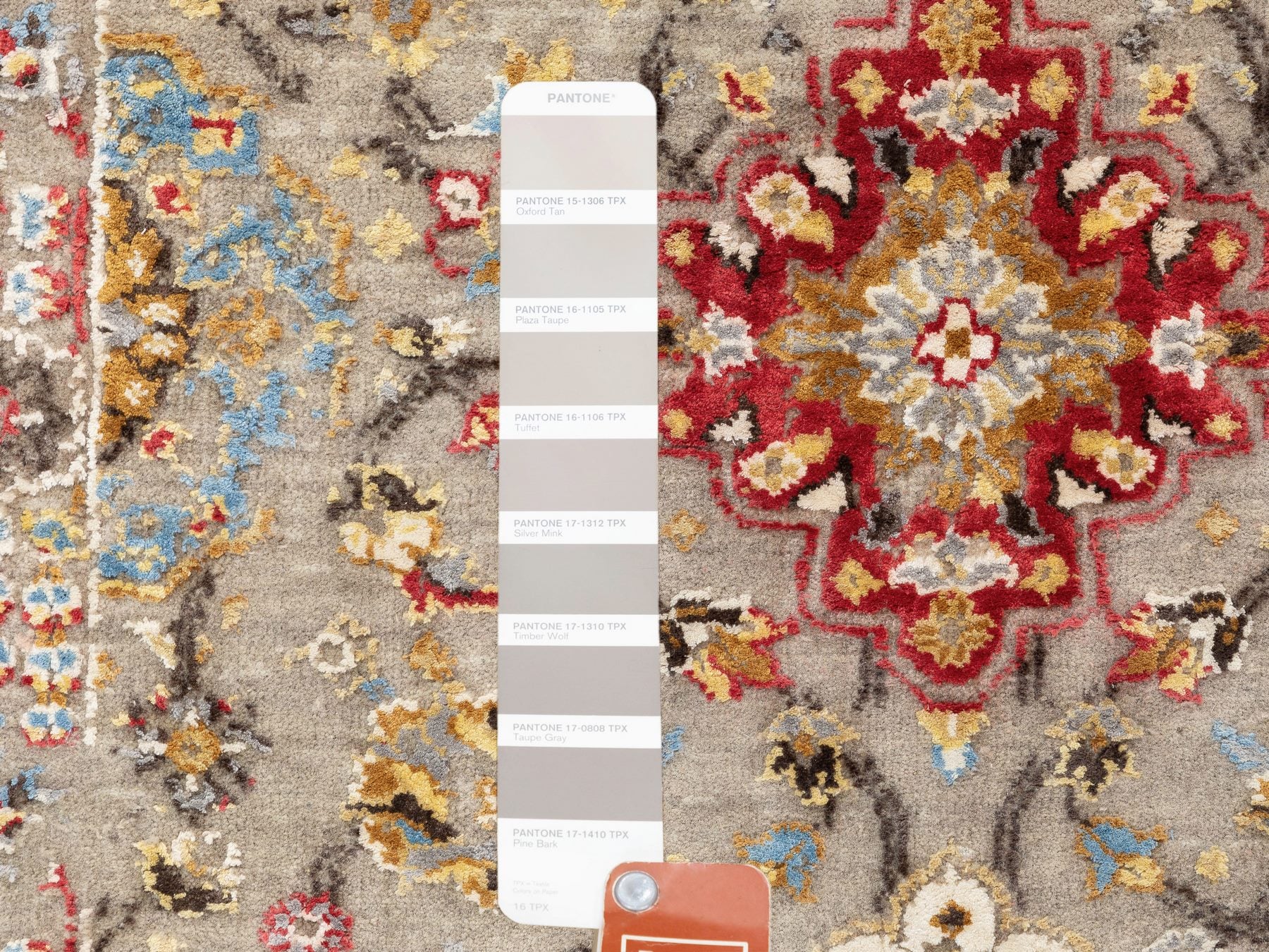 Transitional hand-knotted wool/pure silk runner in Beige, 2'8" x 7'10" — SKU O058441 (view 4)