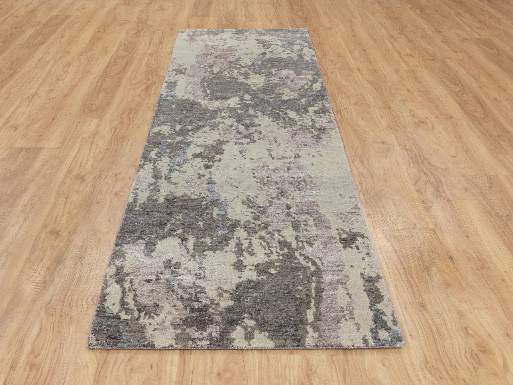Gray 2'8" x 10'0" Modern / Contemporary Hand knotted Wool/Silk Rug - Sku: O058448