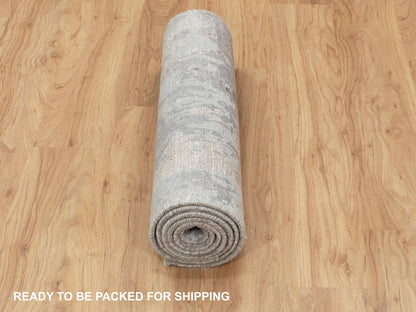 Grey 2'8" x 10'0" Modern / Contemporary Hand knotted Wool/Silk Rug - Sku: O058448