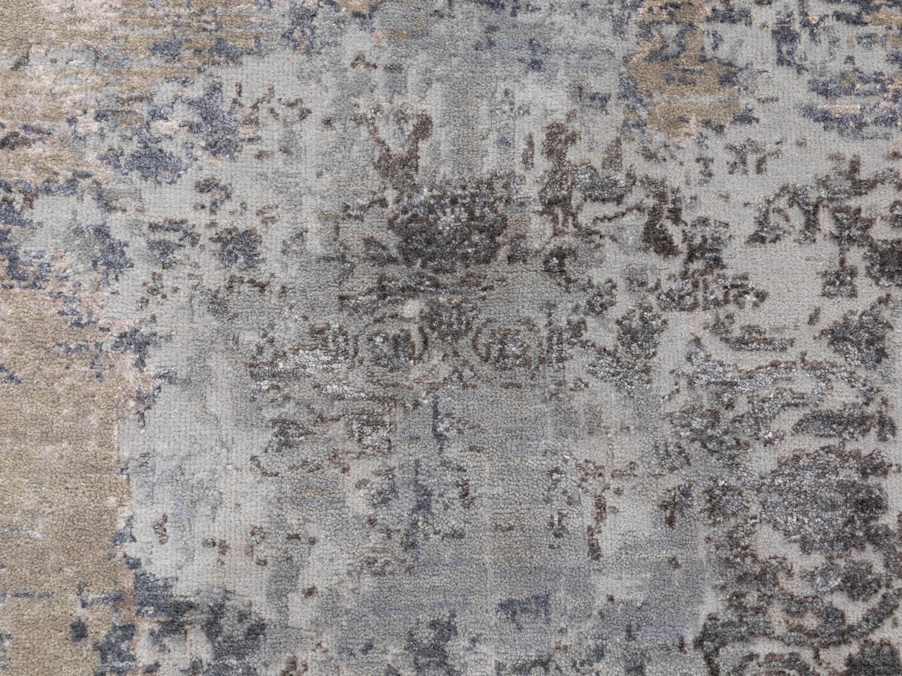 Modern / Contemporary hand-knotted wool/silk rug in Gray, 3' x 5' — SKU O058463 (view 5)