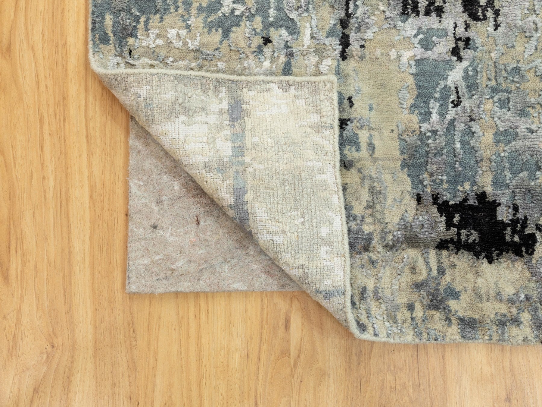 Modern / Contemporary hand-knotted wool/silk runner in Beige, 2'5" x 7'9" — SKU O058489 (view 3)