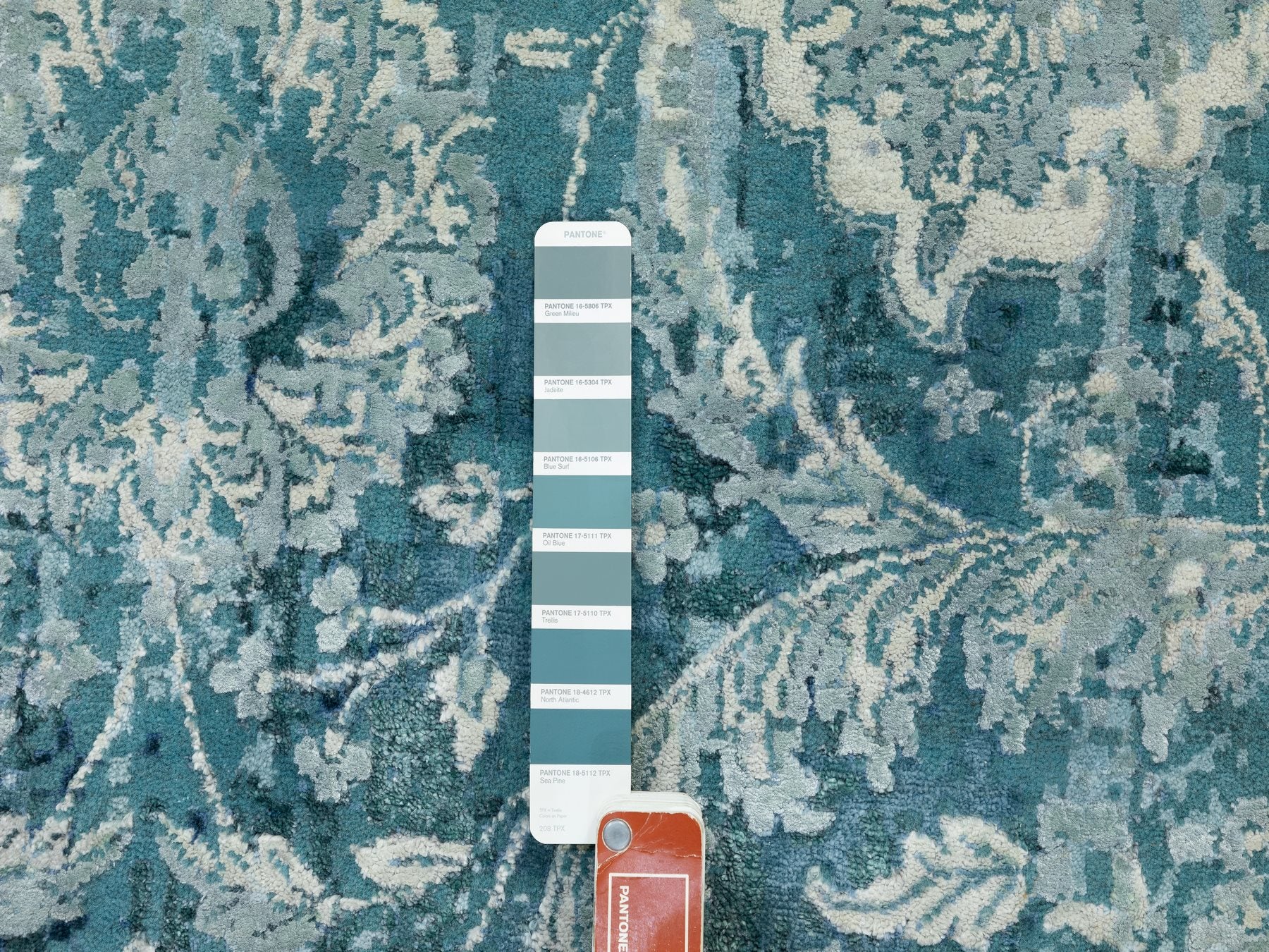 Tabriz Transitional hand-knotted wool/silk rug in Blue, 8'8" x 8'8" — SKU O058549 (view 8)