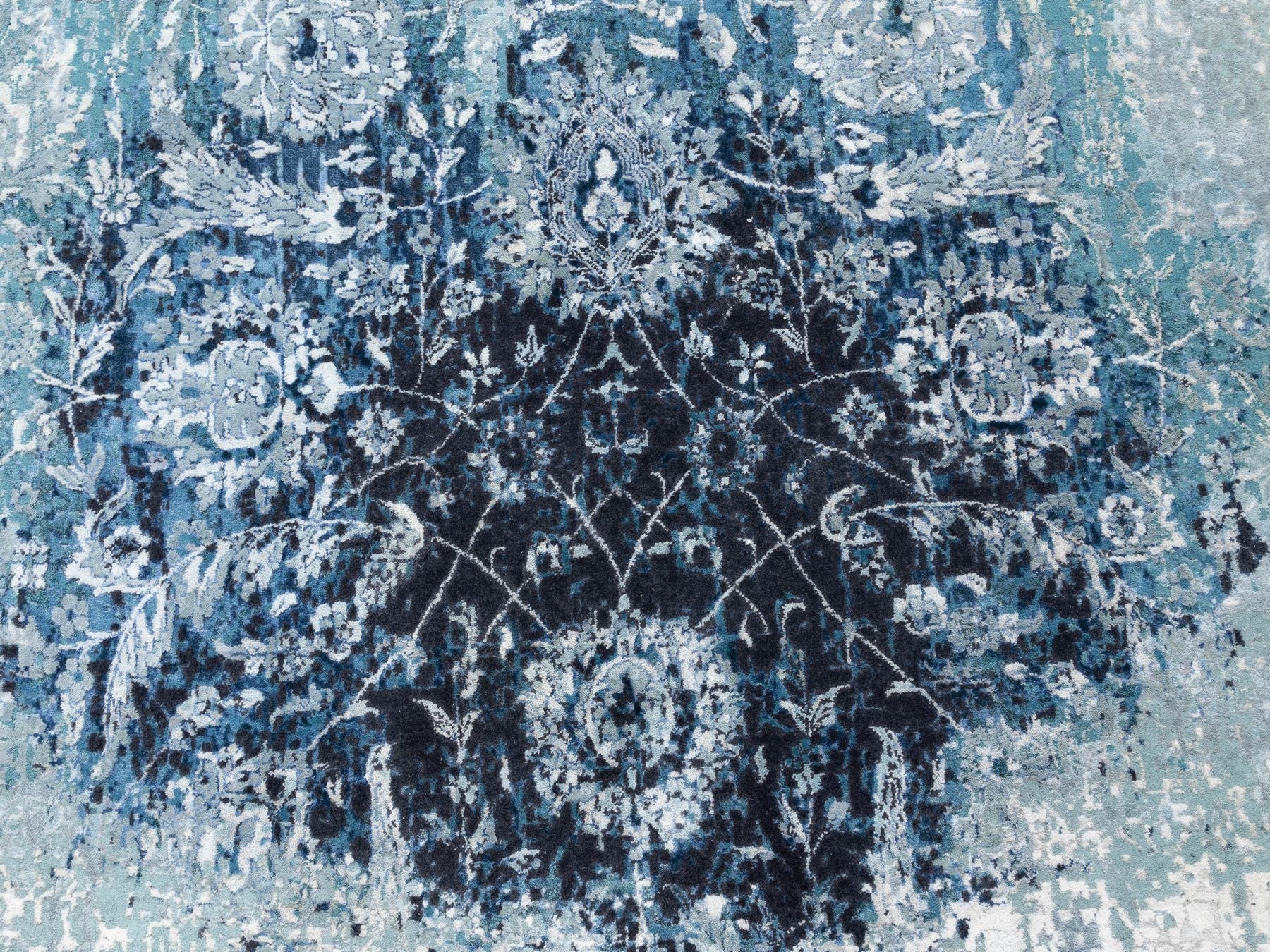 Tabriz Transitional hand-knotted wool/silk rug in Blue, 8'8" x 8'8" — SKU O058549 (view 9)