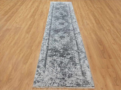 Grey 2'7" x 12'0" Transitional Hand knotted Wool/Silk Rug - Sku: O058556