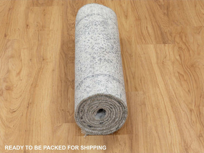Grey 2'7" x 12'0" Transitional Hand knotted Wool/Silk Rug - Sku: O058556