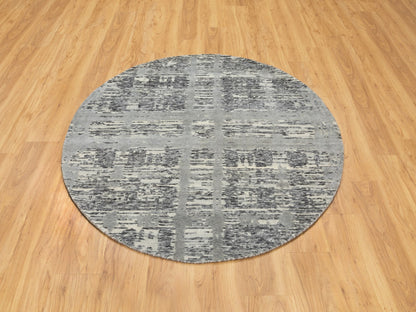 Modern / Contemporary hand-knotted wool rug in Gray, 5'2" x 5'2" — SKU O058613 (view 2)