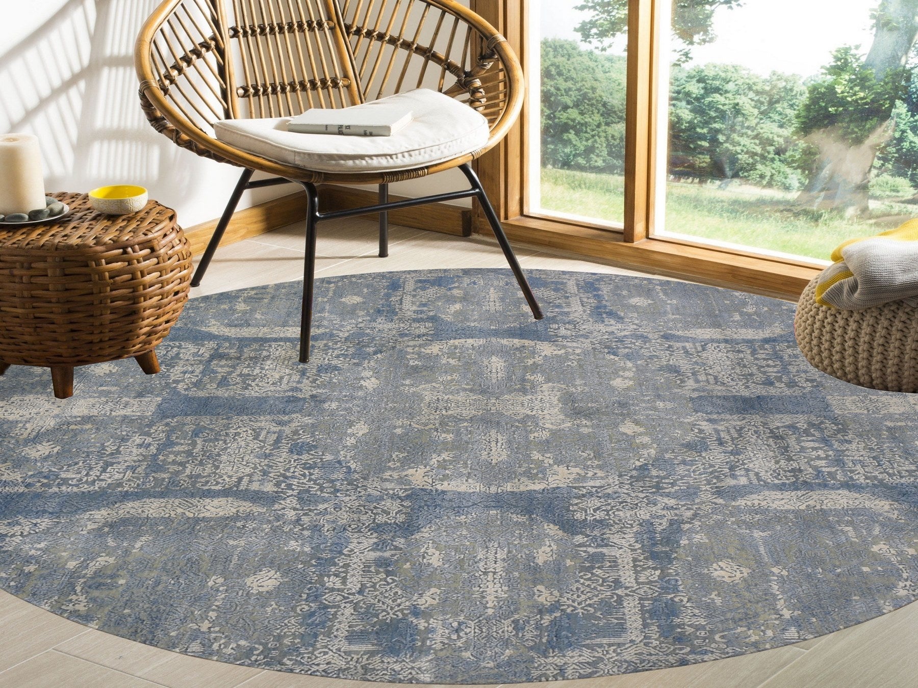 Transitional hand-knotted wool/pure silk rug in Blue, 8'1" x 8'1" — SKU O059000 (view 2)