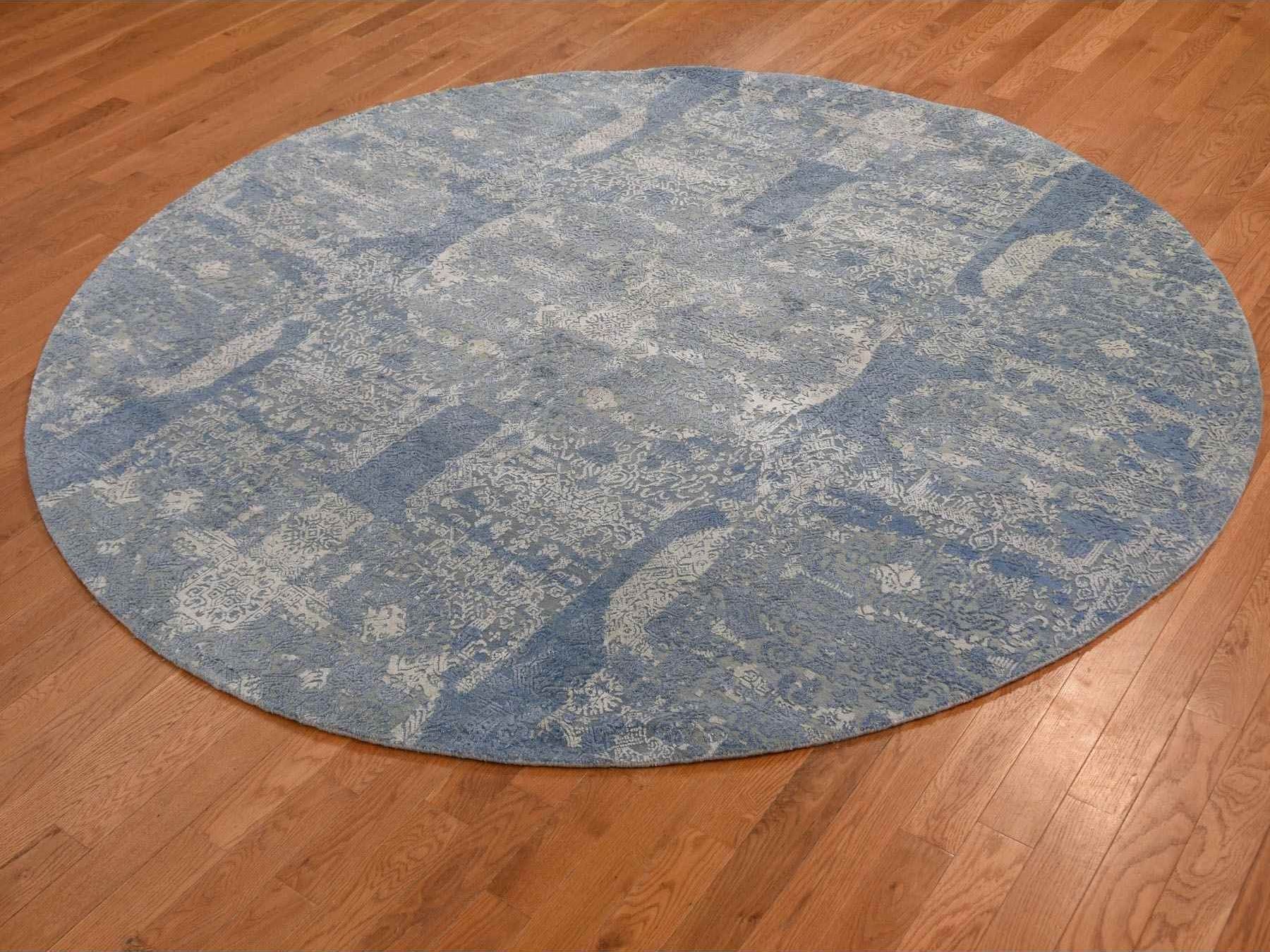 Transitional hand-knotted wool/pure silk rug in Blue, 8'1" x 8'1" — SKU O059000 (view 4)