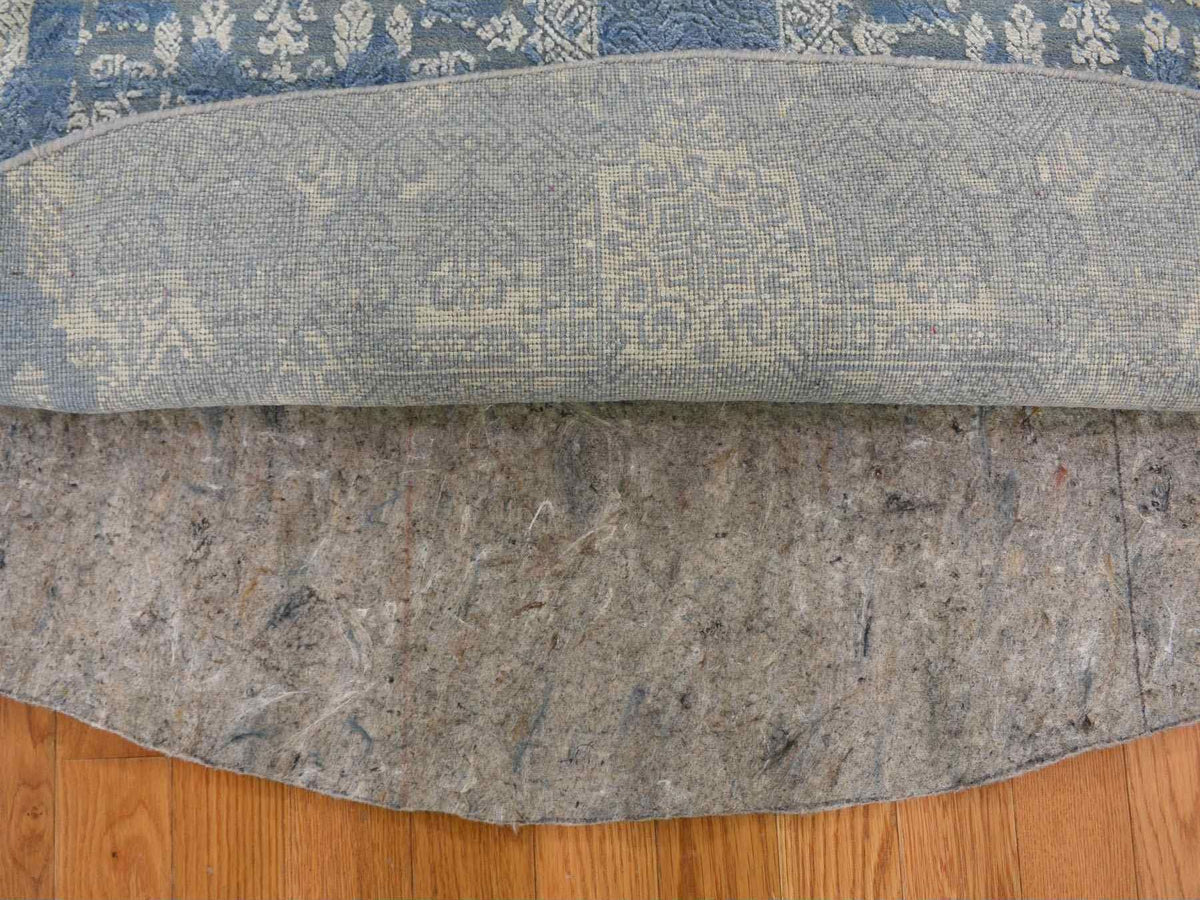 Transitional hand-knotted wool/pure silk rug in Blue, 8'1" x 8'1" — SKU O059000 (view 5)