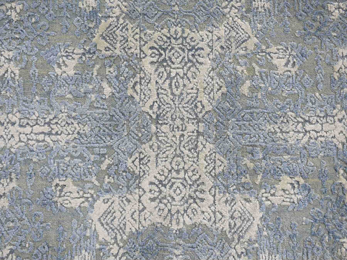 Transitional hand-knotted wool/pure silk rug in Blue, 8'1" x 8'1" — SKU O059000 (view 9)