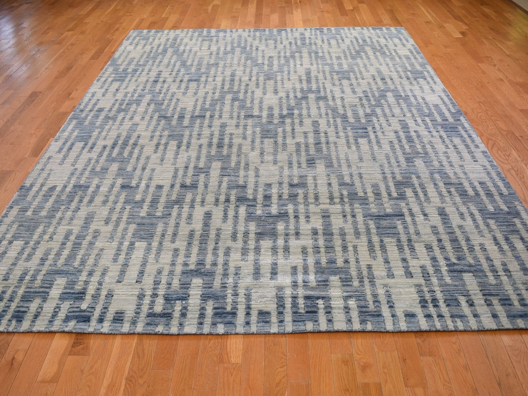 Modern / Contemporary hand-knotted wool/pure silk rug in Beige, 9' x 12' — SKU O059003 (view 2)