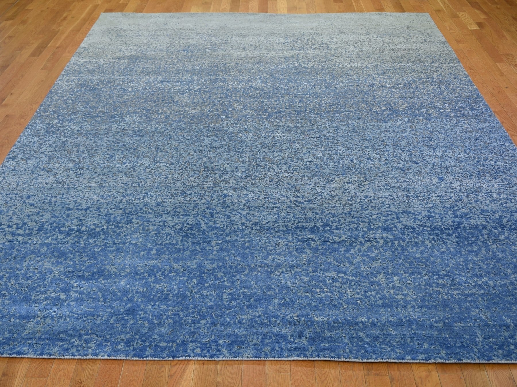 Modern / Contemporary hand-knotted wool/pure silk rug in Blue, 9' x 12' — SKU O059007 (view 2)