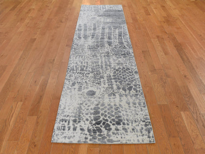 Grey 2'5" x 10'1" Modern / Contemporary Hand knotted Wool/Silk Rug - Sku: O059080
