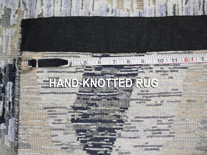 Grey 2'0" x 3'0" Modern / Contemporary Hand knotted Wool/Silk Rug - Sku: O059165