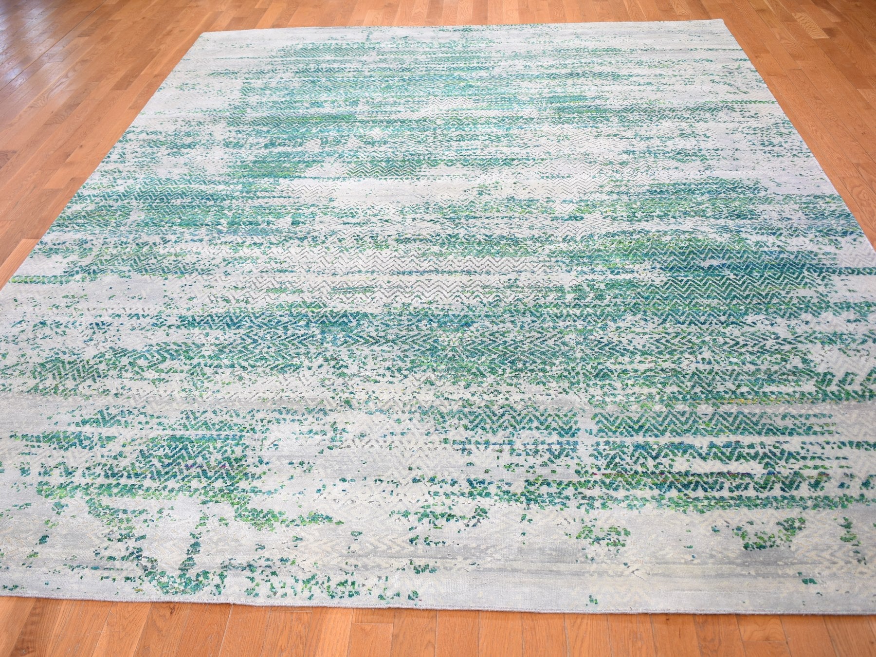 Wool / Silk hand-knotted wool/sari silk rug in Ivory, 8'10" x 12' — SKU O059224 (view 2)