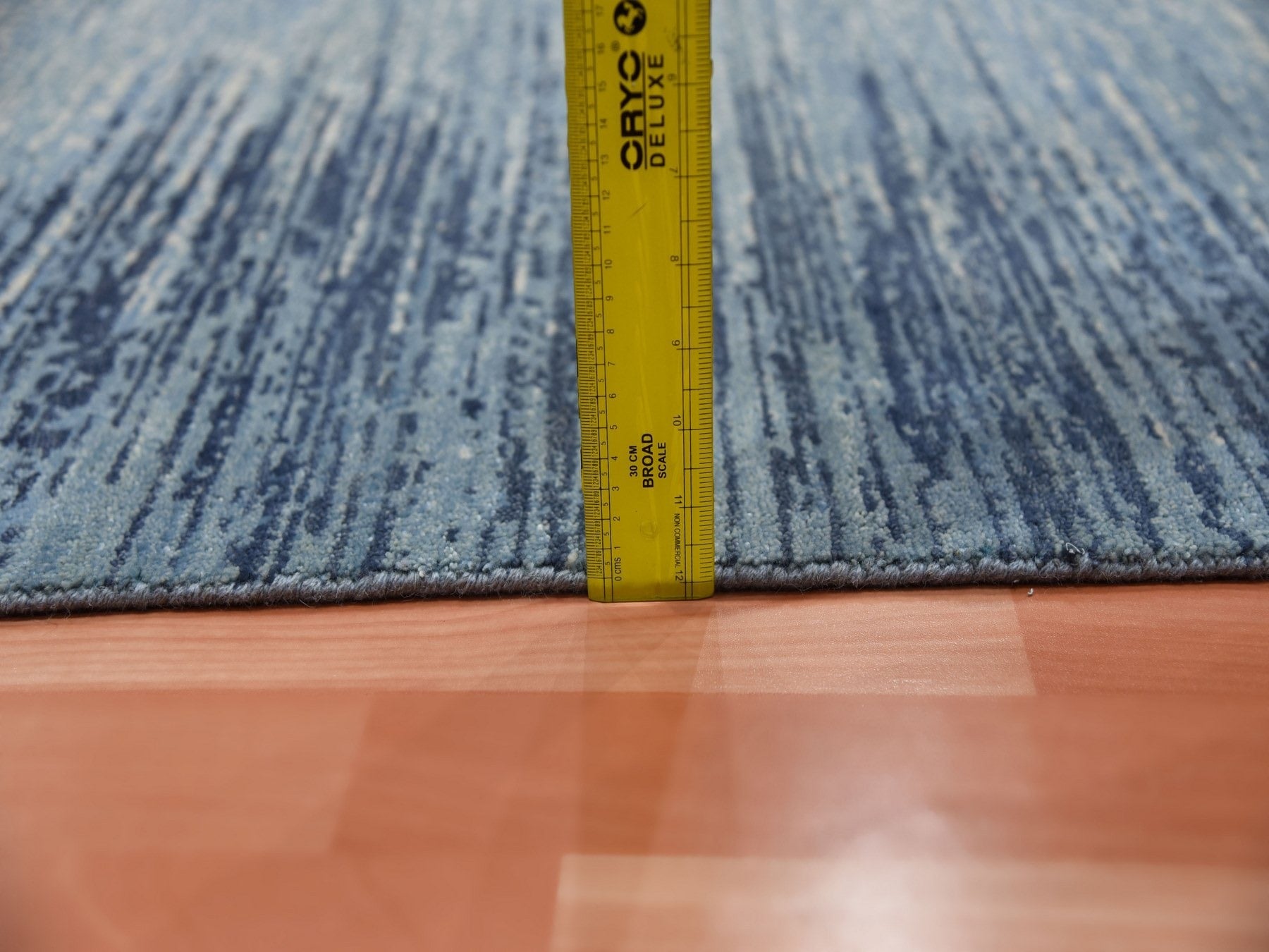 Modern / Contemporary hand-knotted wool runner in Blue, 2'6" x 8'4" — SKU O059236 (view 6)