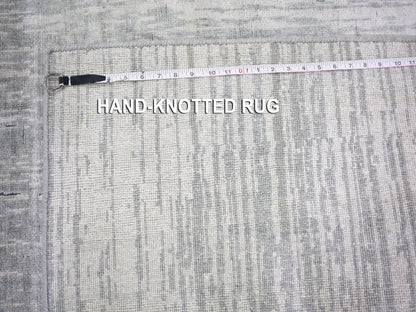 Grey 6'0" x 8'10" Modern / Contemporary Hand knotted Wool/Silk Rug - Sku: O059257