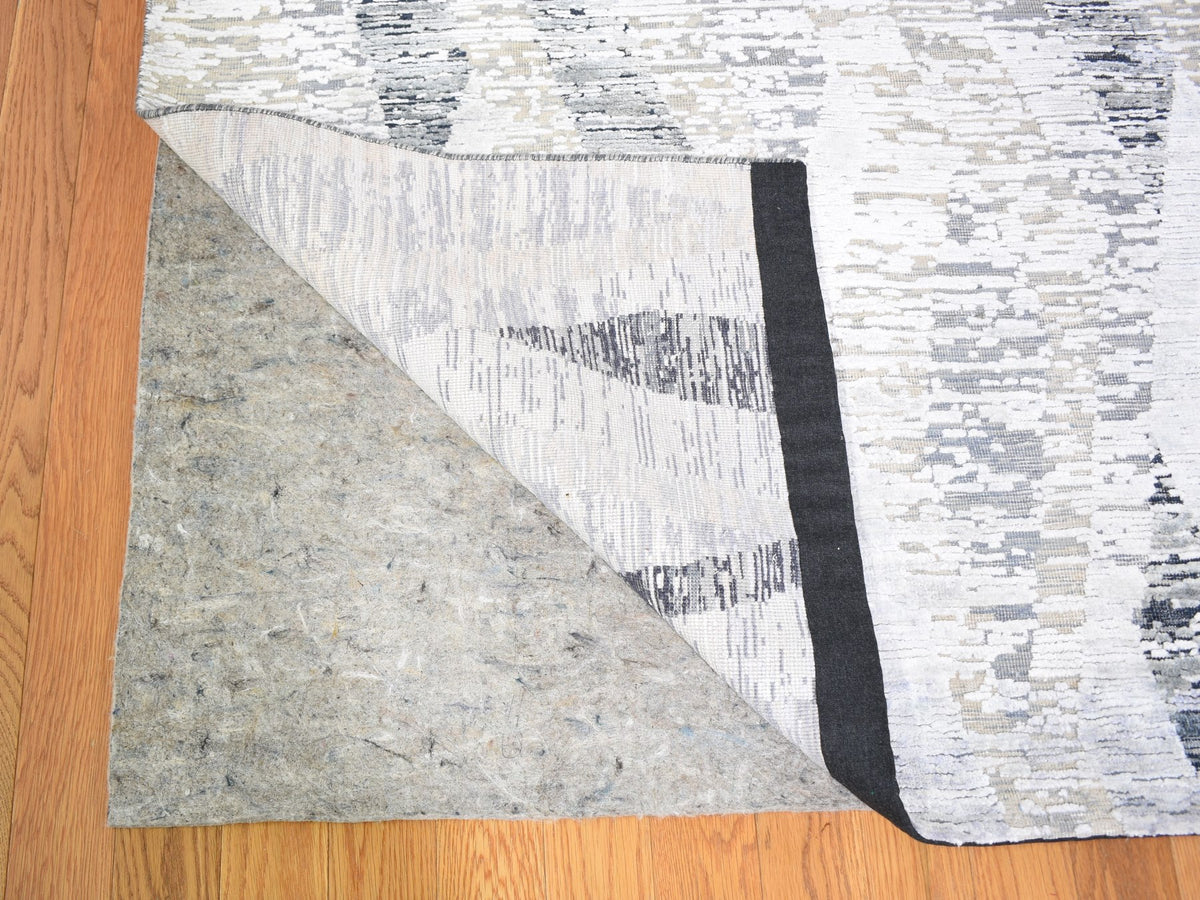 Modern / Contemporary hand-knotted wool/silk rug in Ivory, 11'10" x 15'2" — SKU O059268 (view 4)