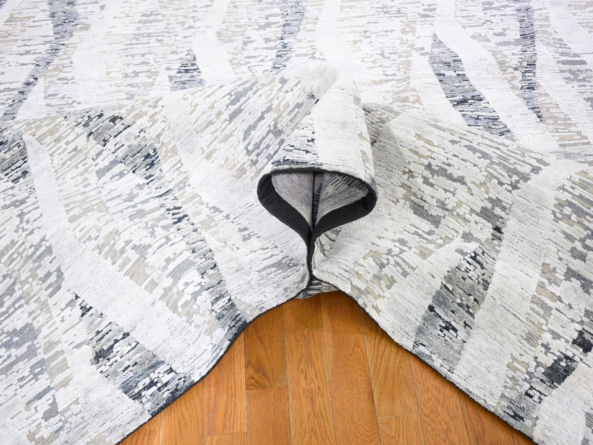 Modern / Contemporary hand-knotted wool/silk rug in Ivory, 11'10" x 15'2" — SKU O059268 (view 5)