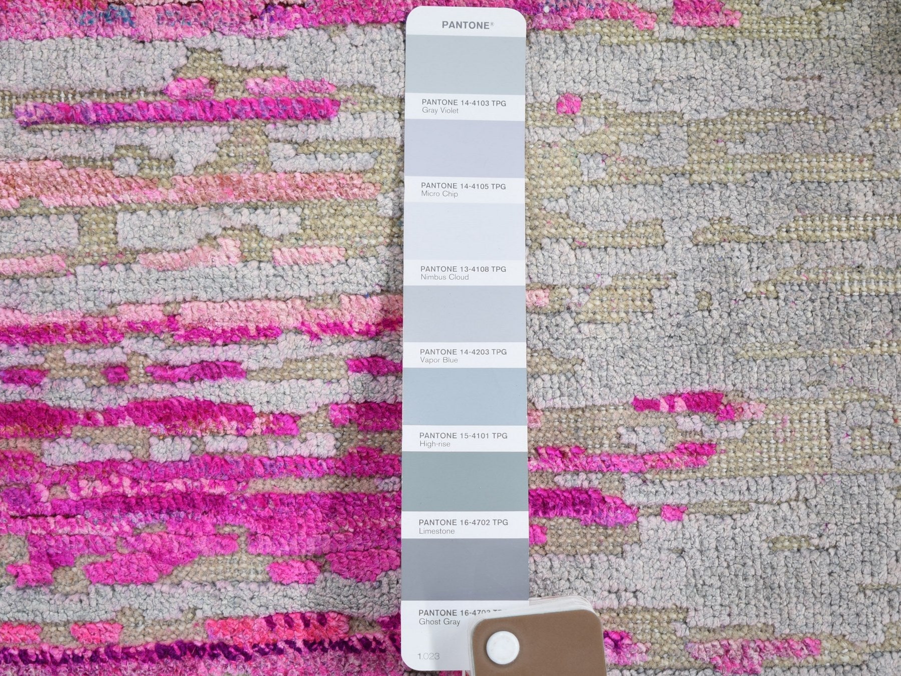 Wool / Silk hand-knotted wool/sari silk rug in Gray, 2' x 2' — SKU O059279 (view 3)
