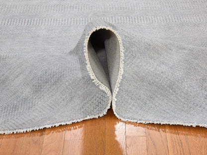 Grey 7'10" x 7'10" Modern / Contemporary Hand knotted Wool/Silk Rug - Sku: O059315