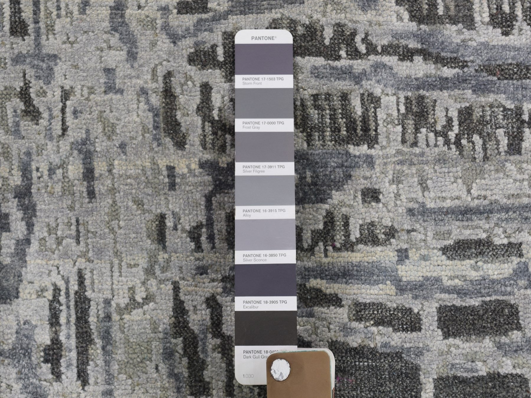Transitional hand-knotted wool/silk rug in Gray & Not Borde, 9' x 12'1" — SKU O059369 (view 7)