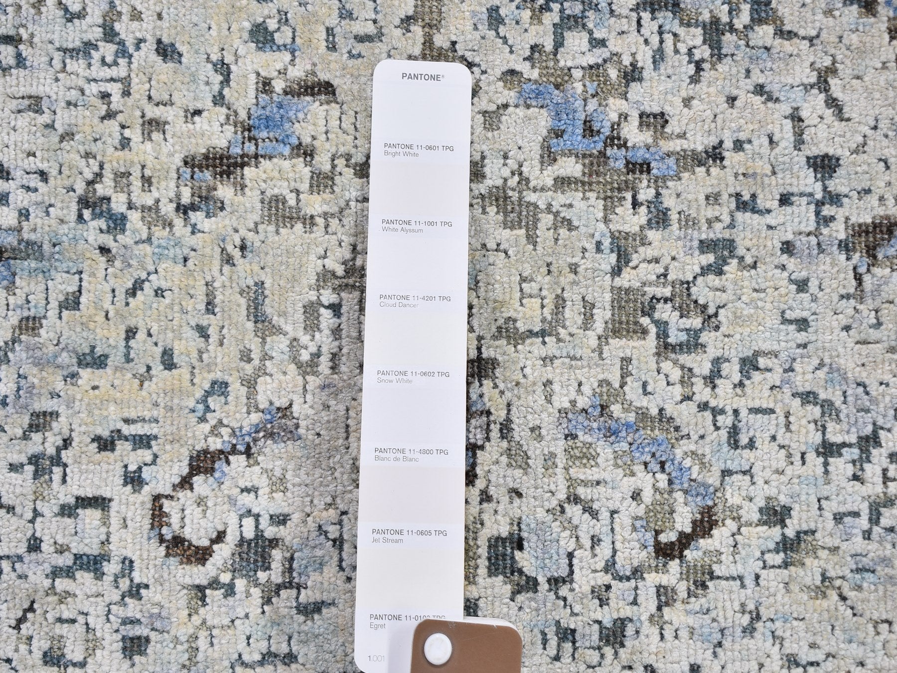 Oushak Transitional hand-knotted wool/silk runner in Blue, 2'5" x 5'10" — SKU O059484 (view 4)